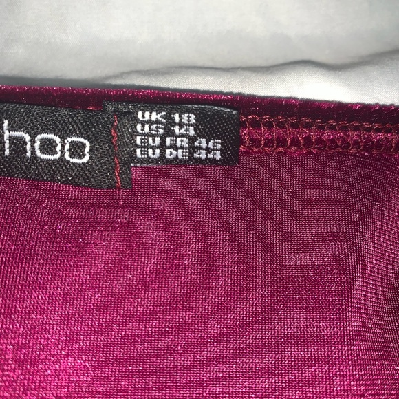 Beautiful velvet long sleeve dress with scalloped bottom and sleeves. - Picture 2 of 5